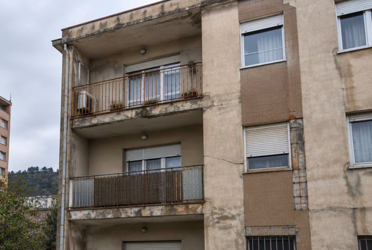 Ejemplo de fachada antes de gestión de la ITE
