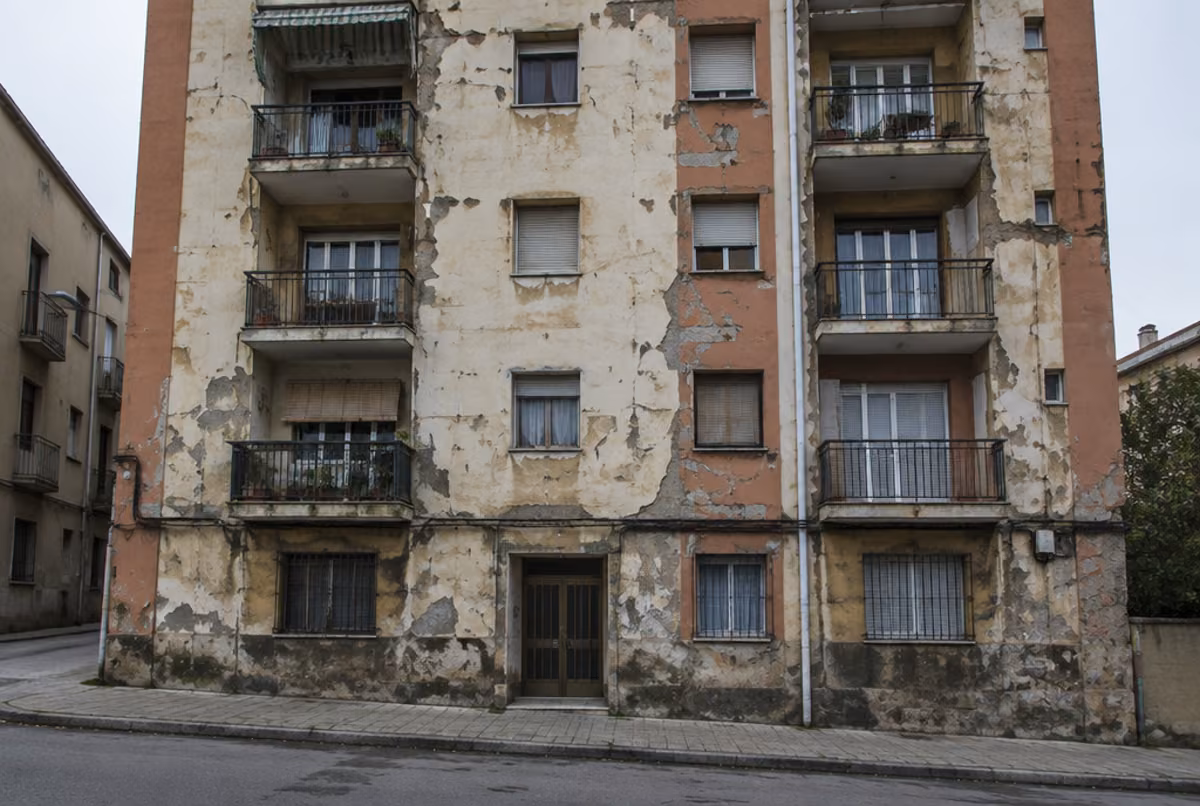 Ejemplo de fachada antes de rehabilitación integral de fachadas